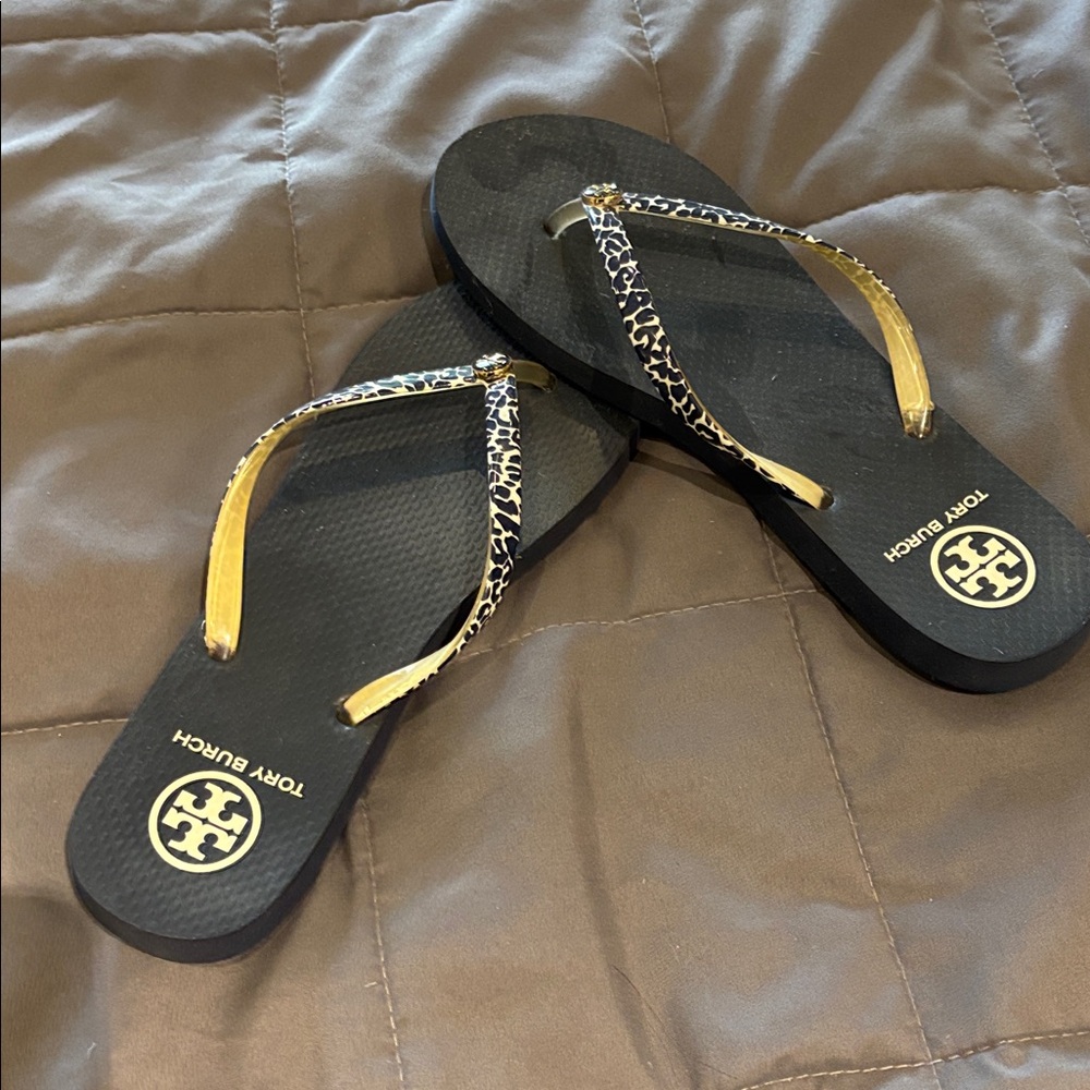 Tory Burch  navy and white  leopard patterned Flip Flops